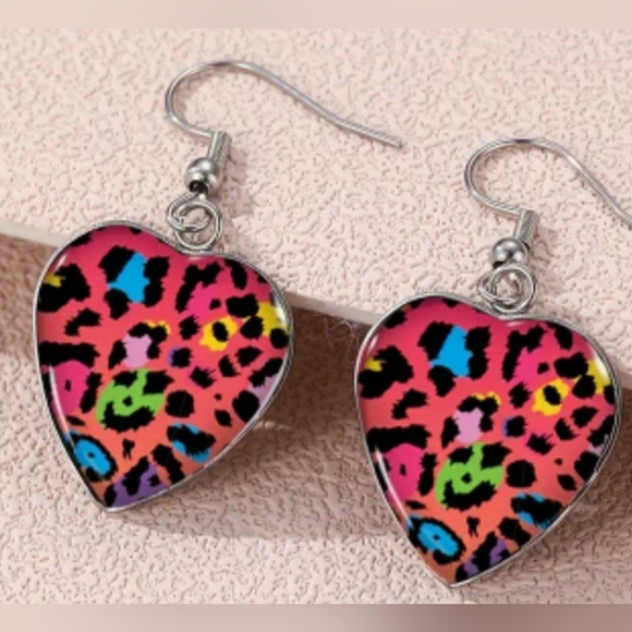 2/30$ Or 3/$35 Colorful Leopard Heart Preppy Clueless Mobwife Earrings (#082) - Picture 1 of 5